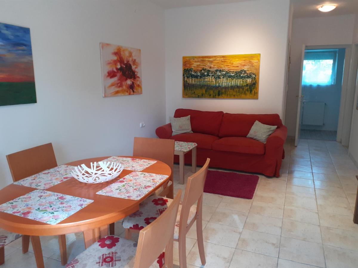 Rose Apartment *